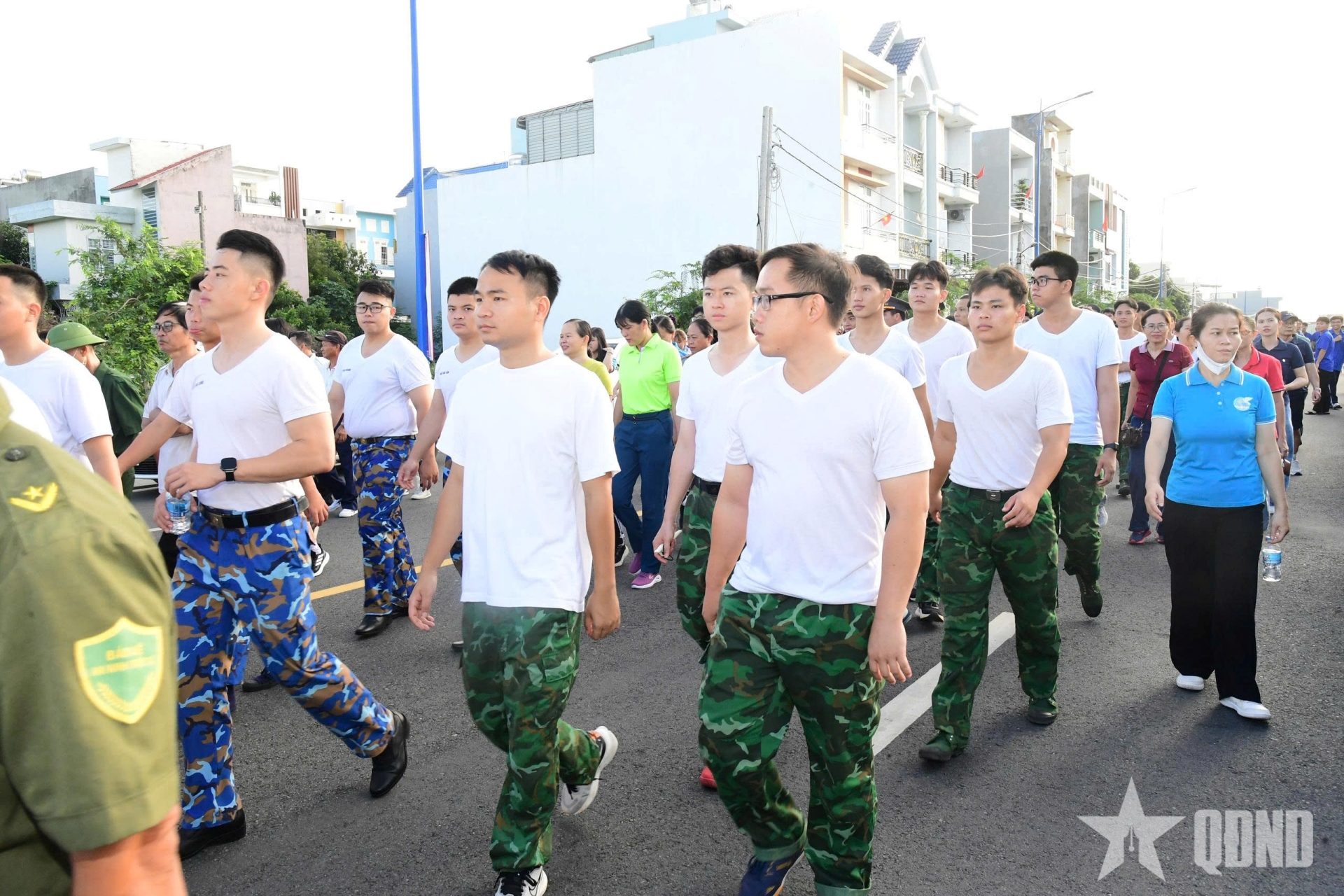 Hải đoàn Biên phòng 18 tham gia đi bộ gây quỹ “Vì người nghèo”